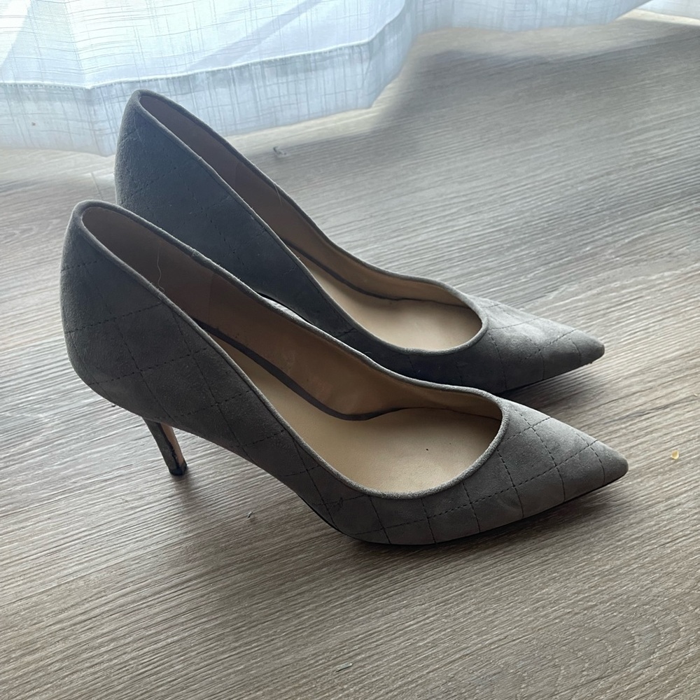 Ann Taylor Grey Suede Pump, Size 9.5